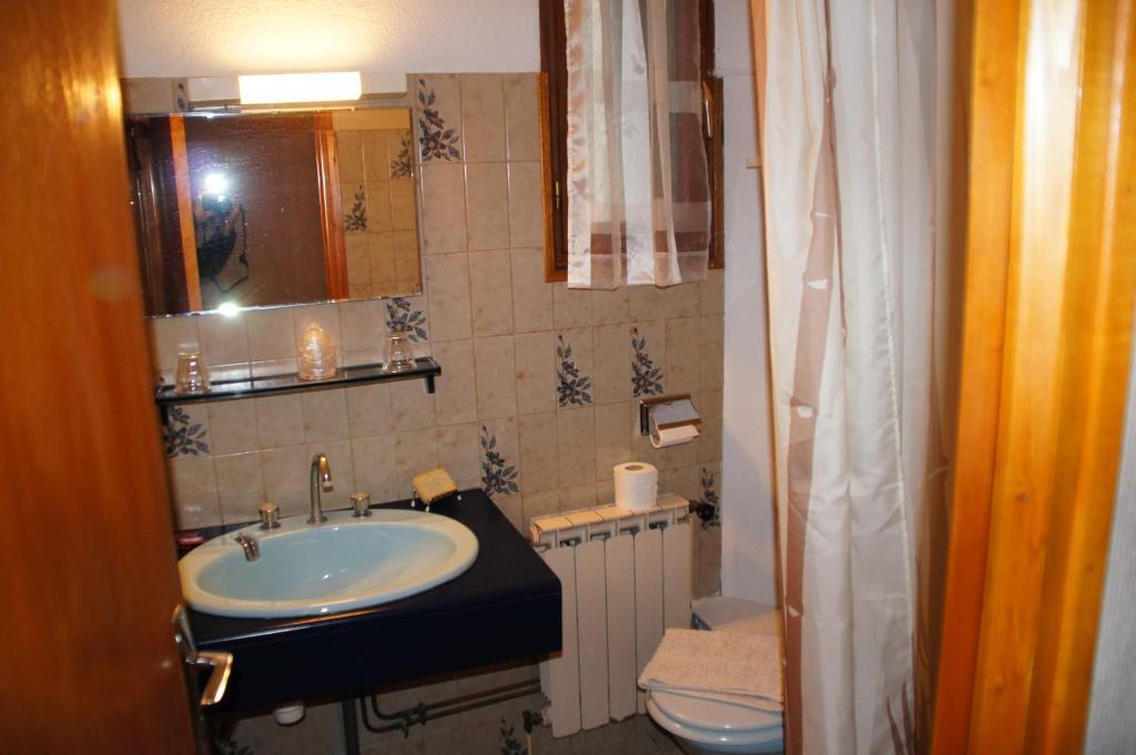 Le Relais Des Vaudois Otel Freissinieres Oda fotoğraf